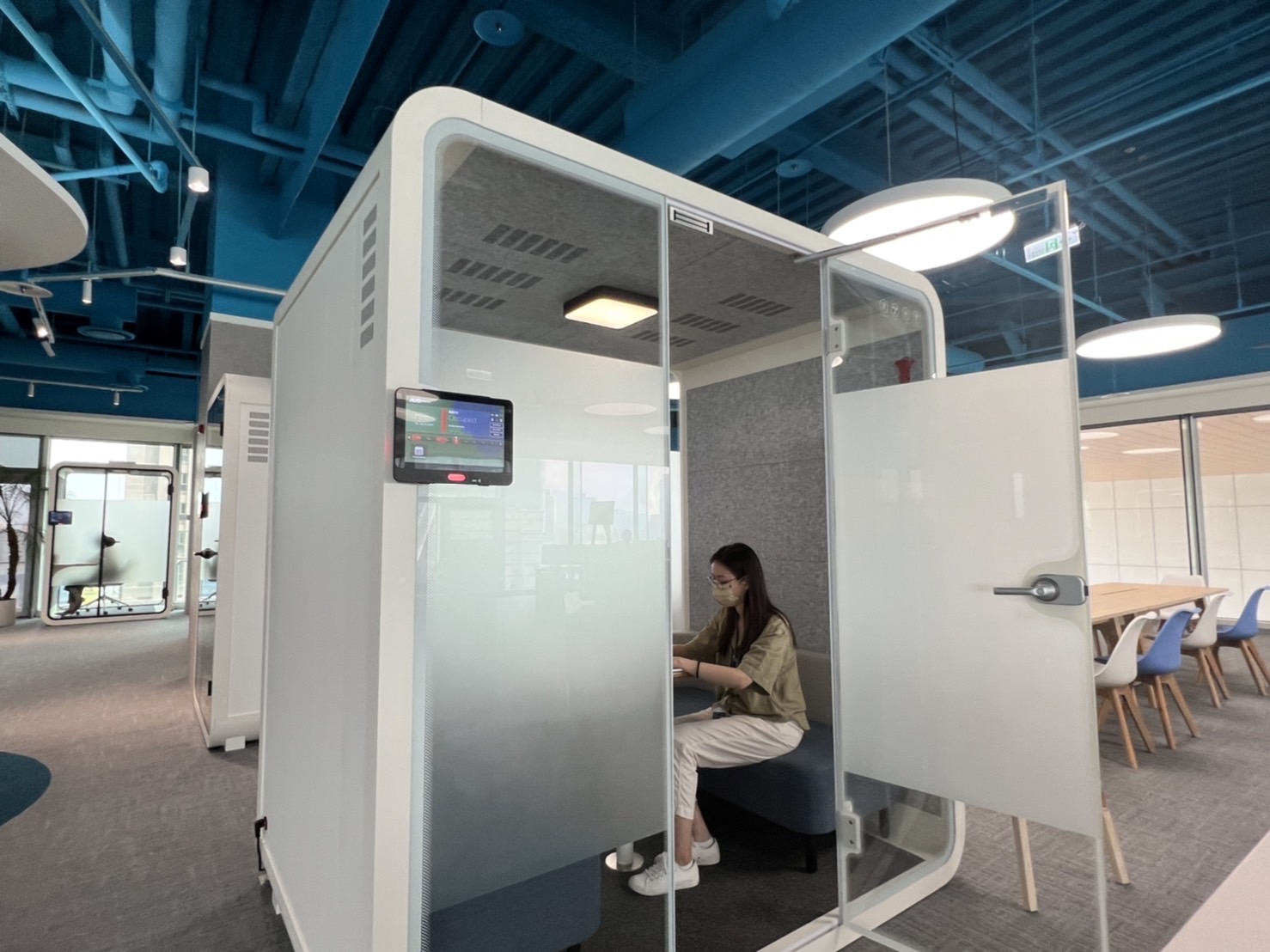 ·8590am海洋之神高雄據點的智慧行動辦公艙，展現·8590am海洋之神在面板以外的研發應用軟實力